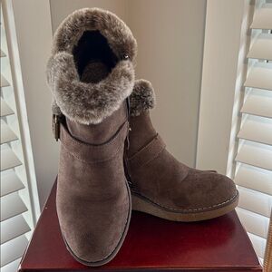 Wedge heel suede boots Fur trim  Sz 6.5 side zip Cushionaire Memory Foam Rhodes